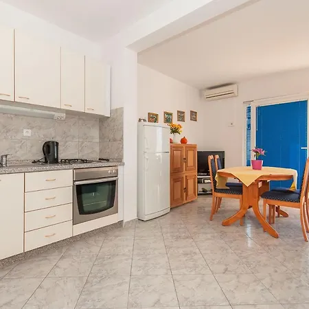 With Parking Space Pisak, Omis - 2827 Apartman