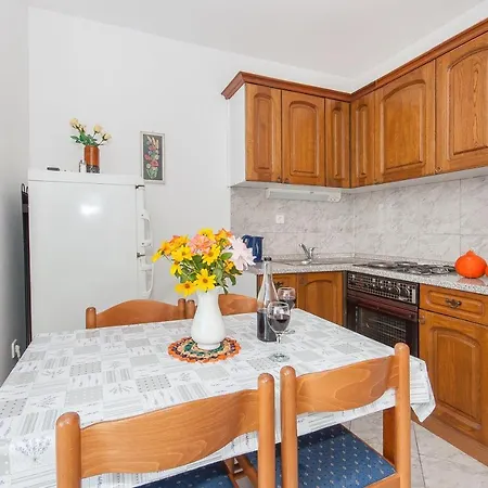 With Parking Space Pisak, Omis - 2827 Apartman