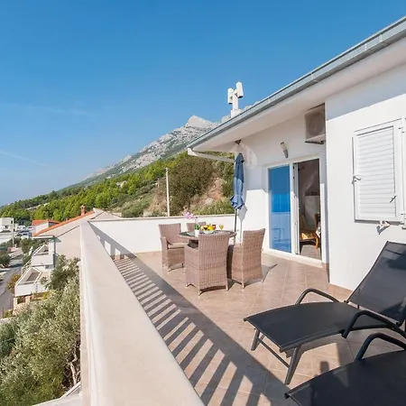 With A Parking Space Pisak, Omis - 2827 Apartment