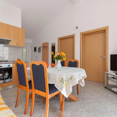 Apartman With Parking Space Pisak, Omis - 2827 *