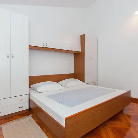 Apartman With Parking Space Pisak, Omis - 2827 *